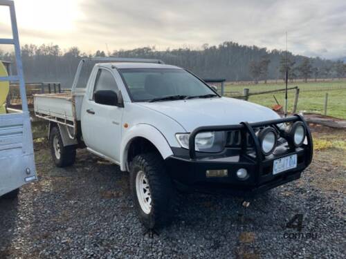 2008 Triton flat tray ute