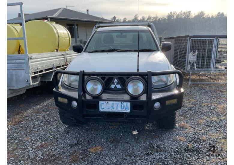 2008 Triton flat tray ute