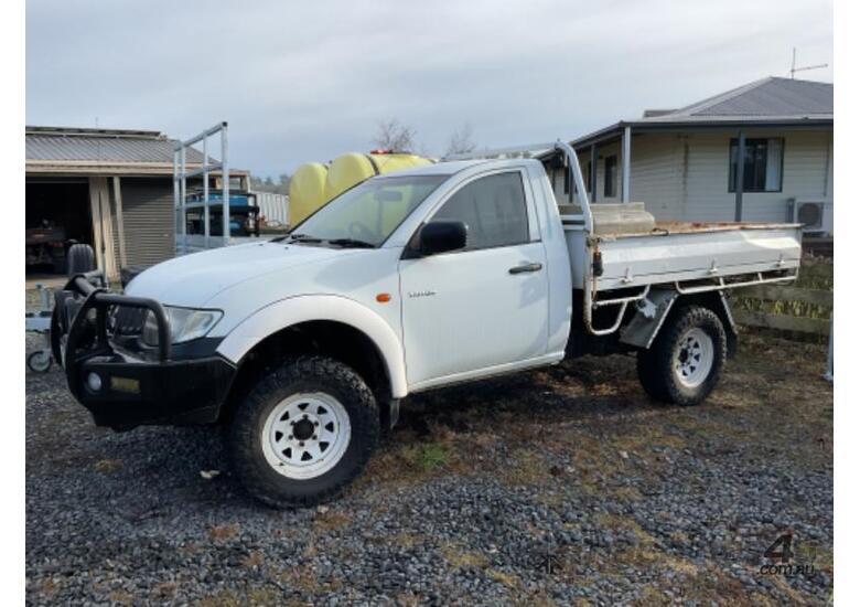 2008 Triton flat tray ute