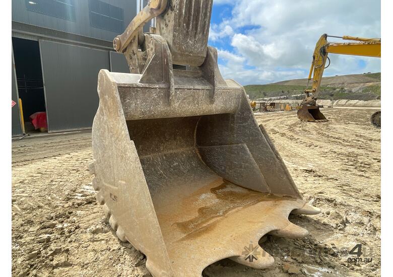 Komatsu PC1250-7 Excavator