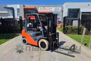 Toyota Forklift 2.5T Container Mast Low Hours (Unit#: U968)
