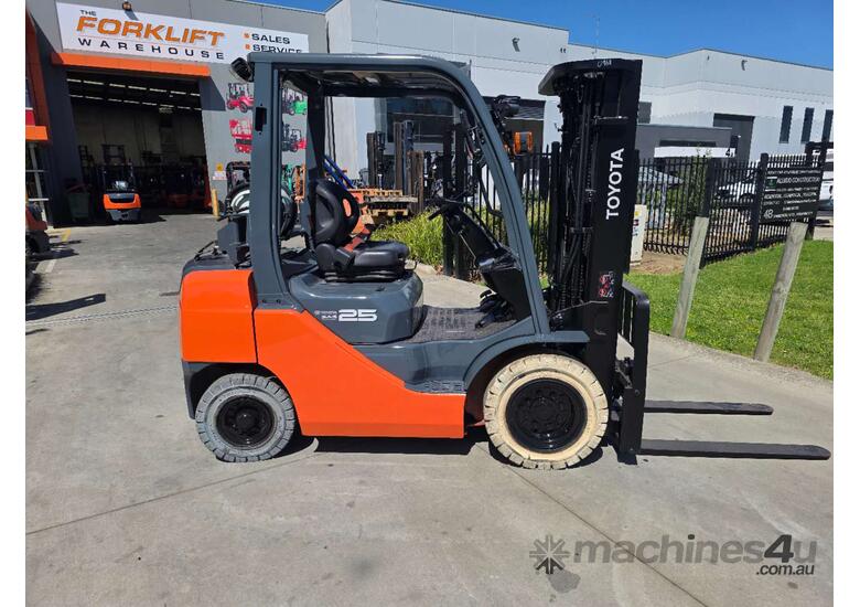Toyota Forklift 2.5T Container Mast Low Hours (Unit#: U968)