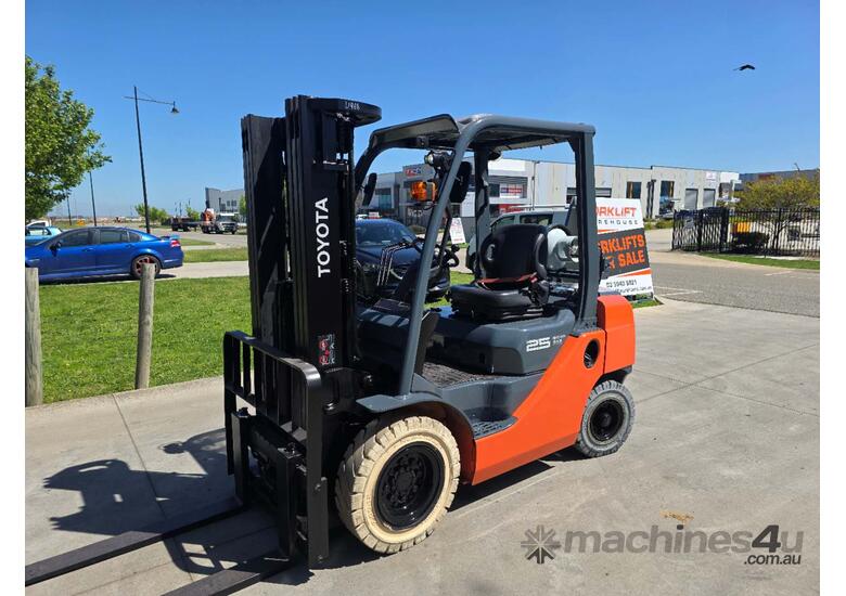 Toyota Forklift 2.5T Container Mast Low Hours (Unit#: U968)