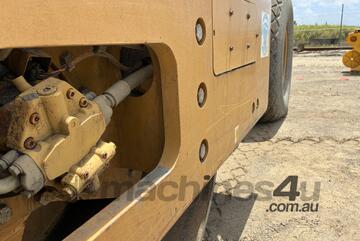 2017 Caterpillar CS56B Articulated Vibratory Smooth Drum Roller 2017 Caterpillar CS56B Articulated Vibratory Smooth Drum Roller