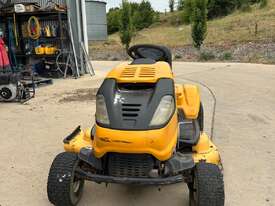 Cub cadet 1050 ride on mower - picture1' - Click to enlarge