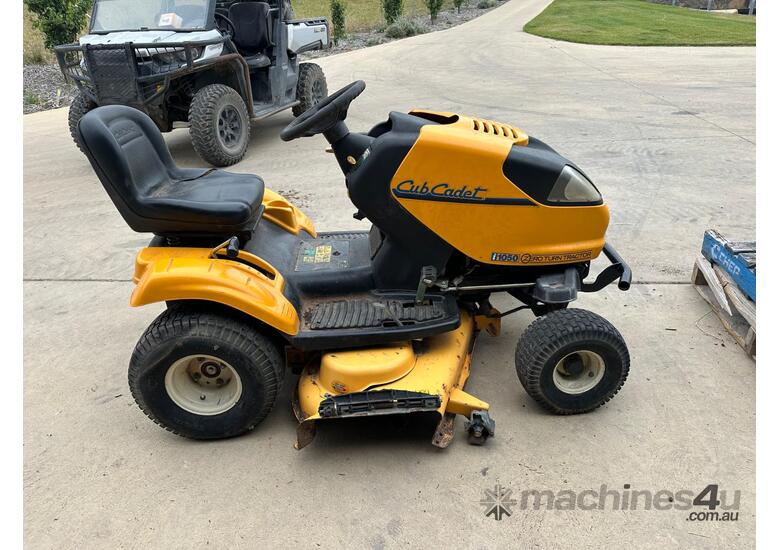 Cub cadet 1050 ride on mower