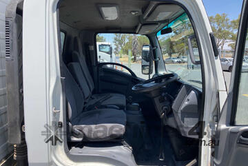 Isuzu 2012   NPR Pantech