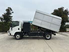 2010 Isuzu FRR500 4x2 Tipper - picture2' - Click to enlarge