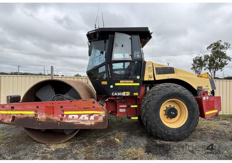 Dynapac CA302 Smooth Drum Roller