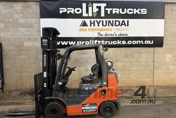 Toyota 2.5T 3 Stage 6000mm 3 Stage Forklift Refurbished