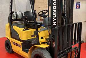 2017 Hyundai 25LF-7 2.5T LPG Forklift / Side Shift / Container Mast / 4.7m Lift / Solid Tyres