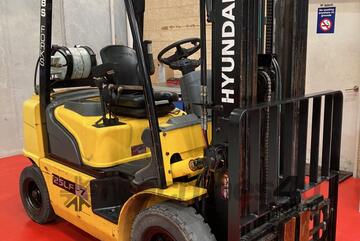 2017 Hyundai 25LF-7 2.5T LPG Forklift / Side Shift / Container Mast / 4.7m Lift / Solid Tyres