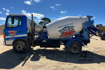 2003 Hino FC4J Concrete Agitator