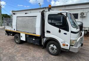 Hino   Dutro U404 4x2 truck