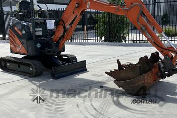 Hitachi   2010   ZX17