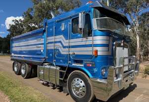 2005 Kenworth K104 tipper, Cummins 550hp, low kms on crate motor, auto