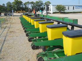John Deere MaxEmerge Plus 1700 - picture0' - Click to enlarge