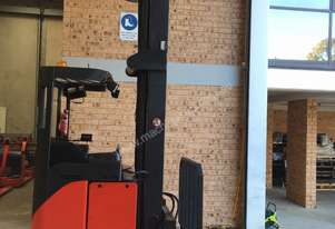 LINDE R16HD Narrow Aisle Forklift LINDE R16HD Narrow Aisle Forklift