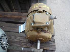 CMG 4HP 3 PHASE ELECTRIC MOTOR/ 2880RPM - picture1' - Click to enlarge