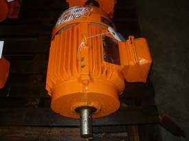 TOSHIBA 10HP 3 PHASE ELECTRIC MOTOR/ 2875RPM - picture0' - Click to enlarge