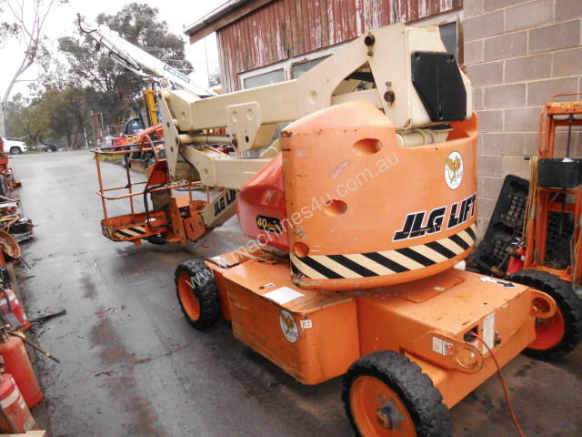 caption JLG N40e electric , 2wd , knuckle boom
