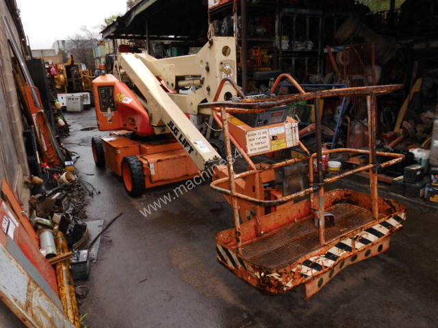 caption JLG N40e electric , 2wd , knuckle boom