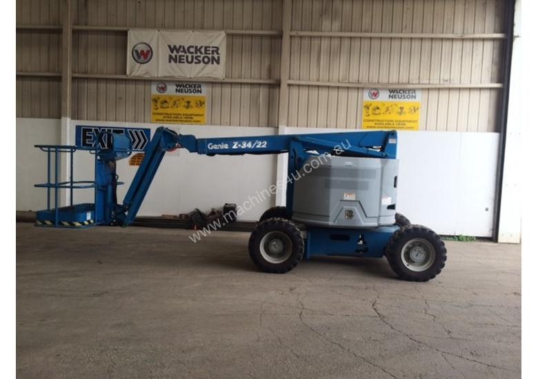 caption GENIE KNUCKLE BOOM 10 MTRS