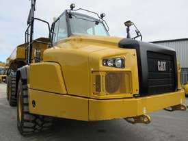 Caterpillar 735C Dump Truck - picture1' - Click to enlarge