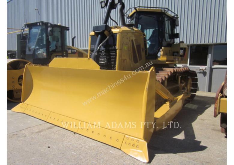 caption CATERPILLAR D7E Track Type Tractors