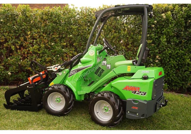 caption Avant 423 Articulated Loader W/ Log Grab
