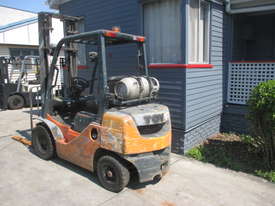 Toyota 2.5 ton LPG Used Forklift - picture2' - Click to enlarge