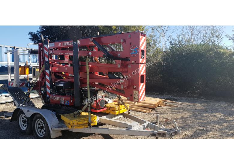 caption Hinowa light lift 19.65