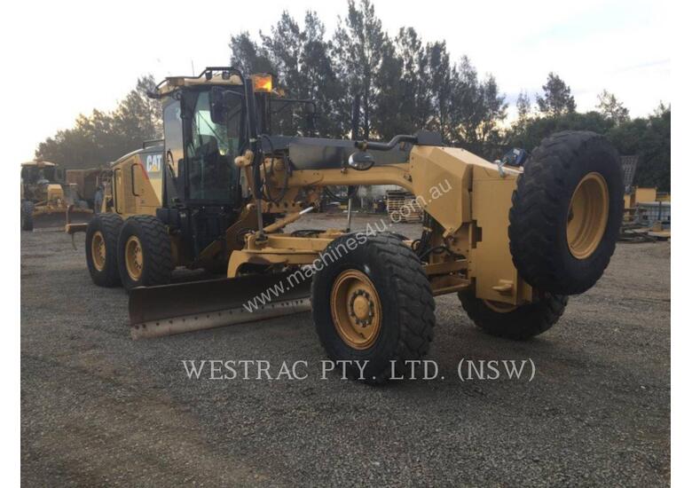 caption CATERPILLAR 12M Motor Graders