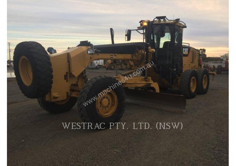 caption CATERPILLAR 12M Motor Graders