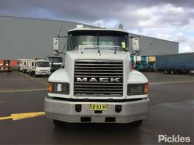 2001 Mack CH - picture1' - Click to enlarge