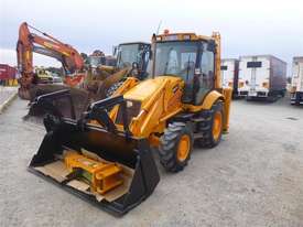 JCB 3CX - picture1' - Click to enlarge