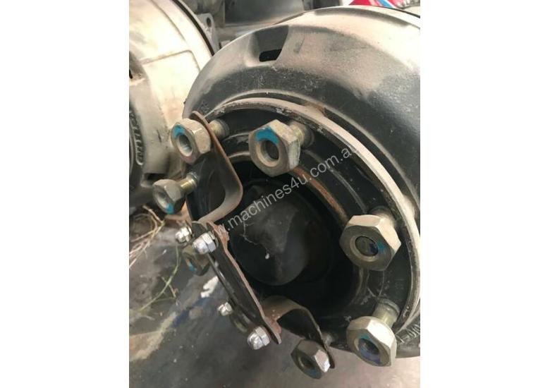 caption Unused BUS Drum to Drum Diff & Front Axle Suit 20