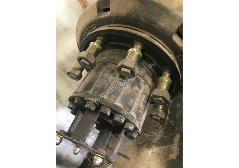 caption Unused BUS Drum to Drum Diff & Front Axle Suit 20