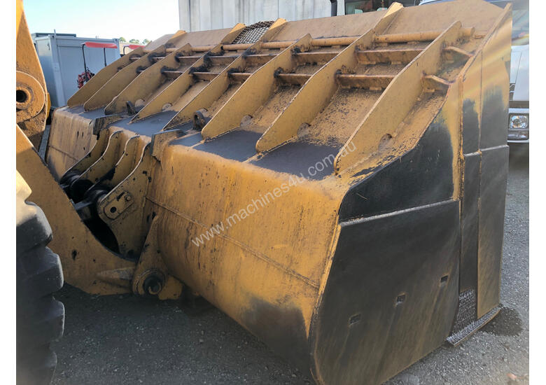 caption 1984 Caterpillar 980C Wheel Loader