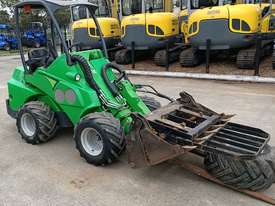 USED 2009 AVANT 635 MINI LOADER + ATTACHMENTS - picture0' - Click to enlarge