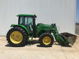 John Deere 6320SE FWA/4WD Tractor - picture1' - Click to enlarge