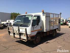 2004 Mitsubishi 500/600 Canter - picture2' - Click to enlarge
