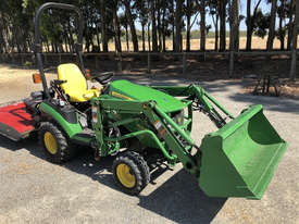 John Deere 1026R FWA/4WD Tractor - picture0' - Click to enlarge