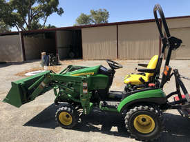 John Deere 1026R FWA/4WD Tractor - picture2' - Click to enlarge