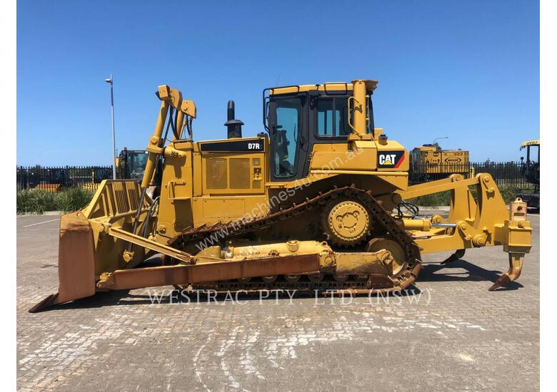 caption CATERPILLAR D7RII Track Type Tractors