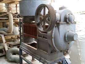 Vegetable oil expeller - picture1' - Click to enlarge