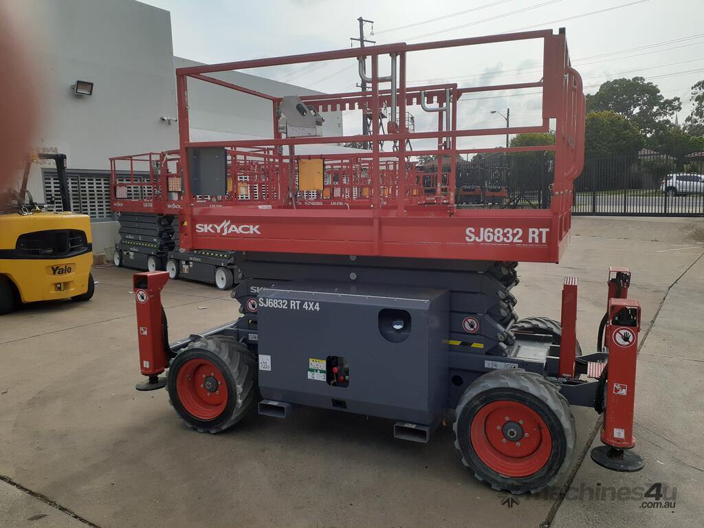 Hire skyjack Skyjack Scissor Lift Diesel Stabiliser leg 9 7m Platform