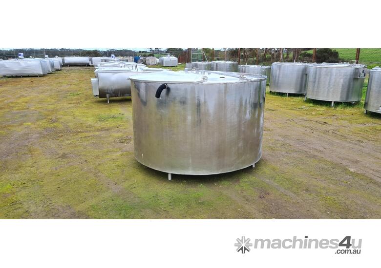 caption 2,280lt STAINLESS STEEL TANK, MILK VAT