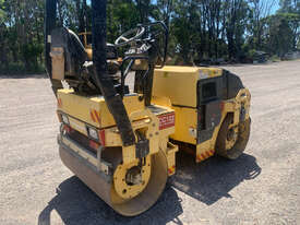 Dynapac CC122 Vibrating Roller Roller/Compacting - picture2' - Click to enlarge