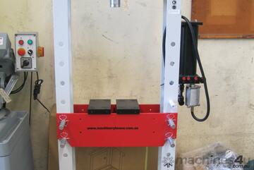 SHAW - 30 Ton Workshop Hydraulic - Pneumatic Press HPM30